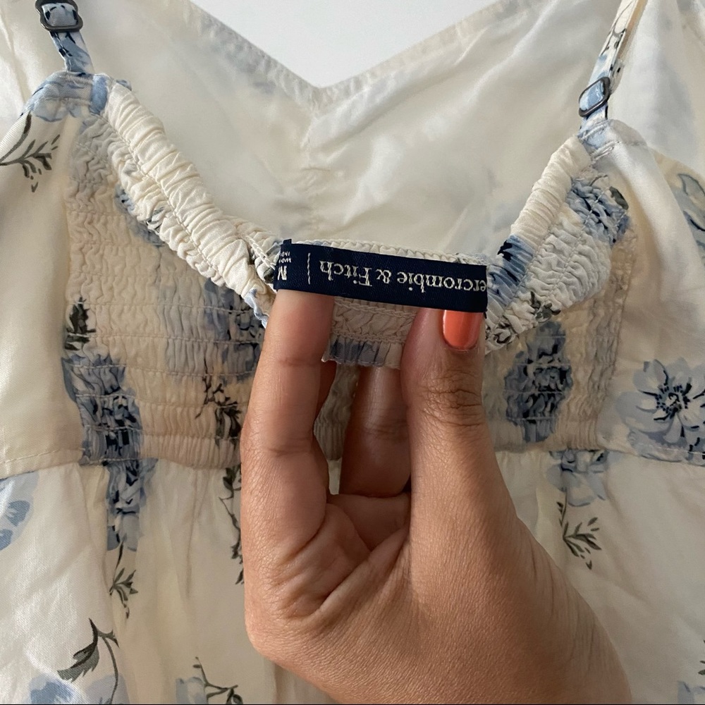 Abercrombie and Fitch Flutter Sleeve Top - Picture 2 of 5